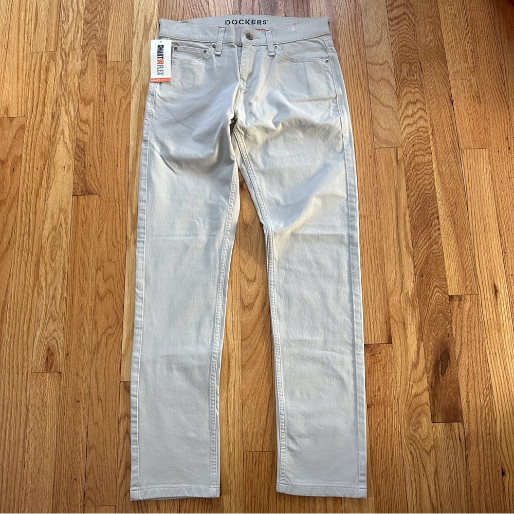NWT Dockers Classic Light Khaki Jean Fit Pants size 28x30